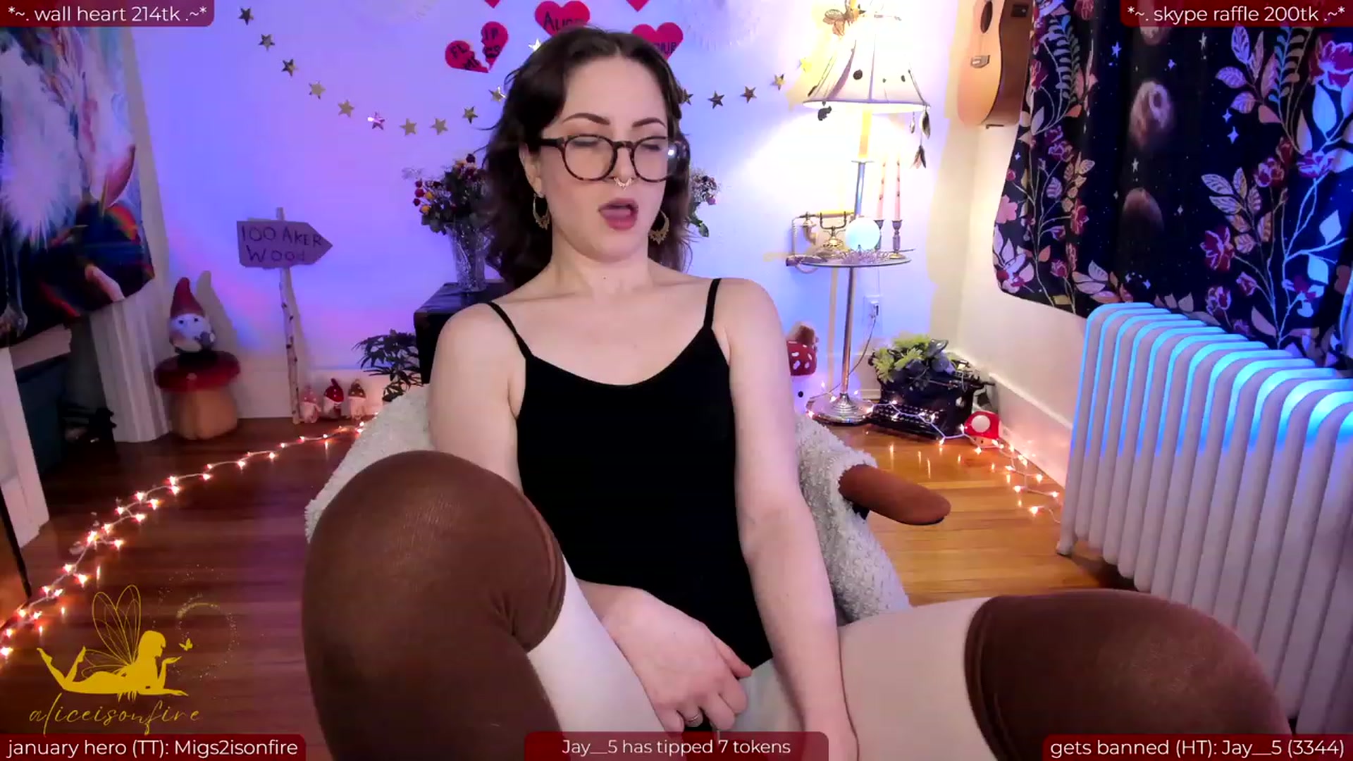 Gallery image thumbnail from aliceisonfire's myfreecams stream on, 02/14/2024, 06:14 image 17 of 20
