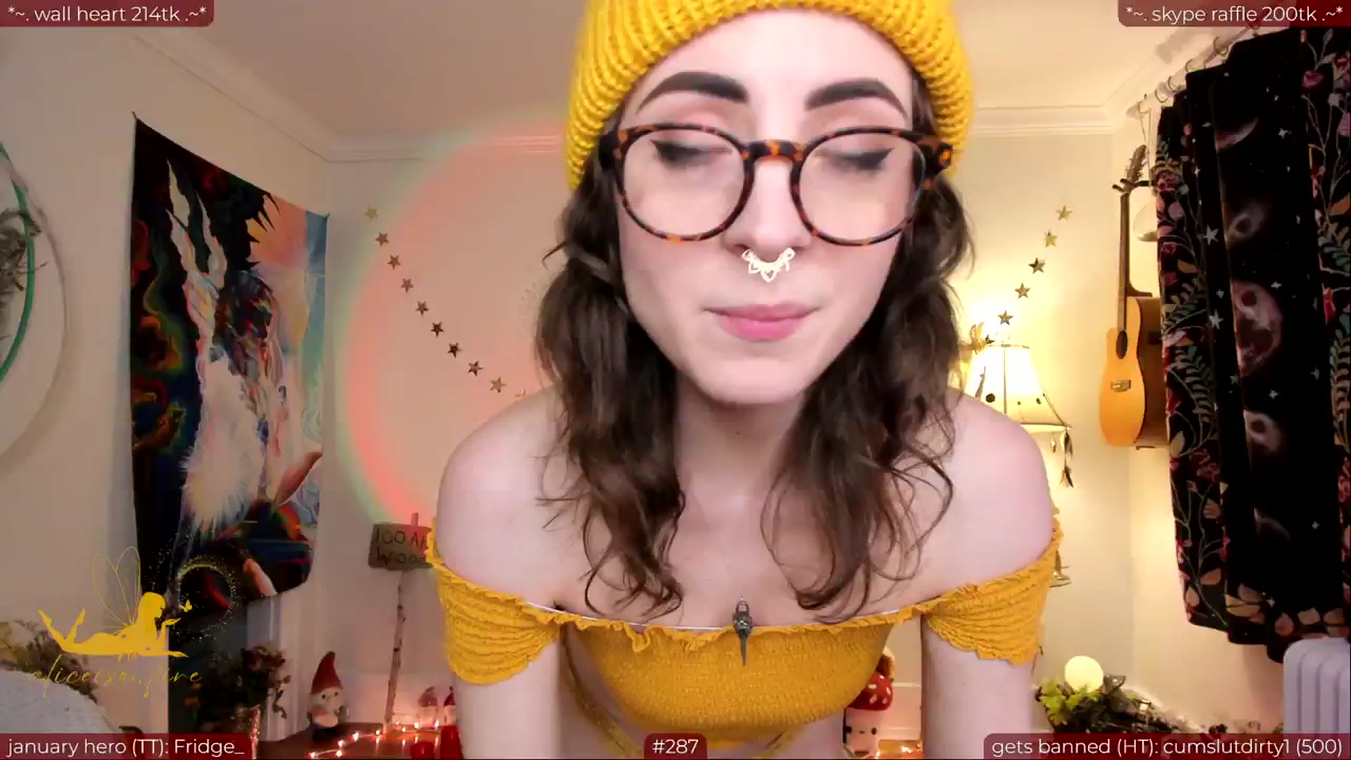 Gallery image thumbnail from aliceisonfire's myfreecams stream on, 02/19/2024, 08:48 image 5 of 20