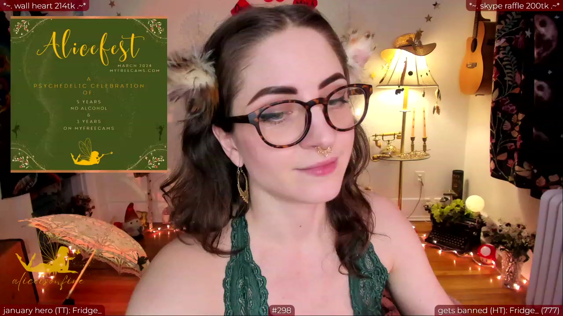 Gallery image thumbnail from aliceisonfire's myfreecams stream on, 02/24/2024, 10:11 image 19 of 20