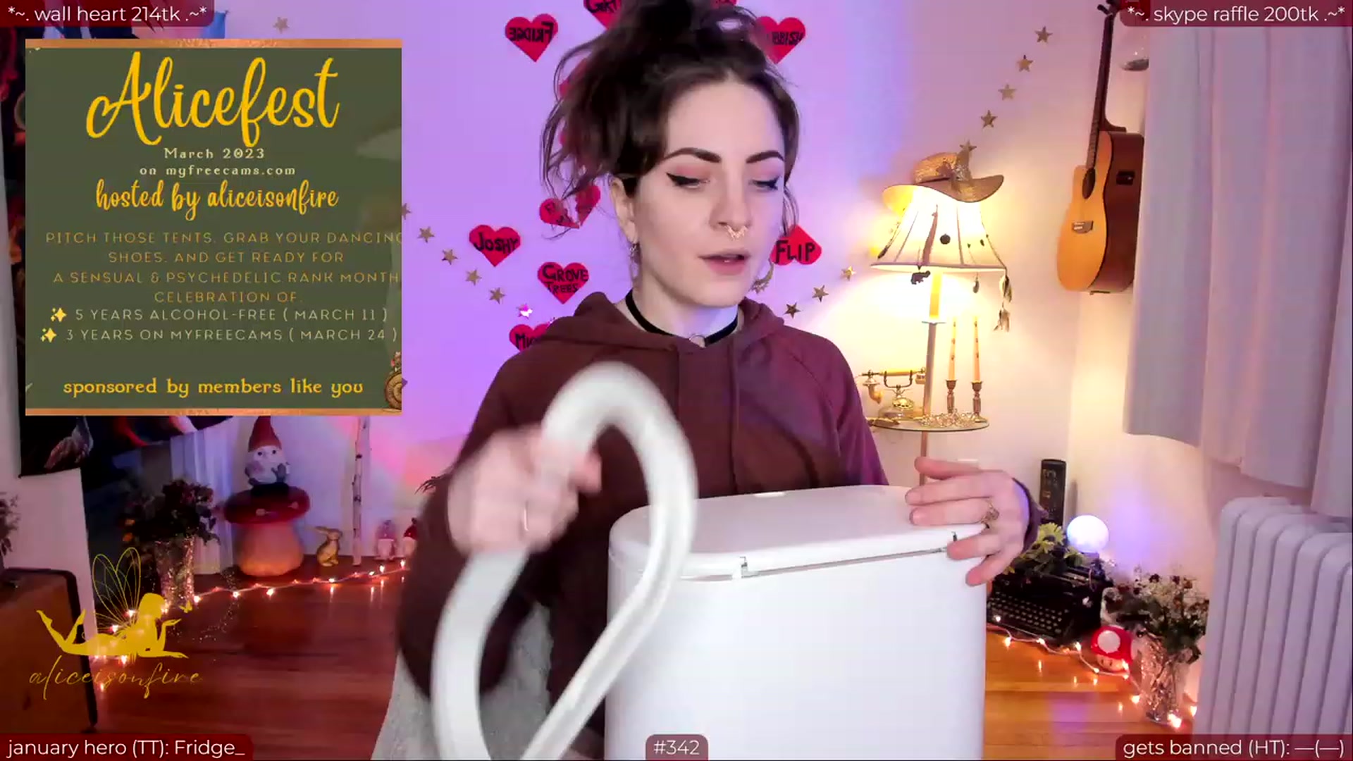 Gallery image thumbnail from aliceisonfire's myfreecams stream on, 02/26/2024, 07:32 image 15 of 20