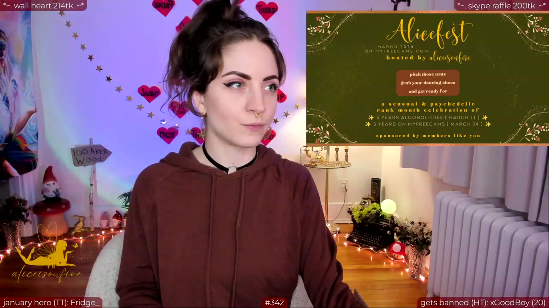 Gallery image thumbnail from aliceisonfire's myfreecams stream on, 02/26/2024, 09:05 image 12 of 20