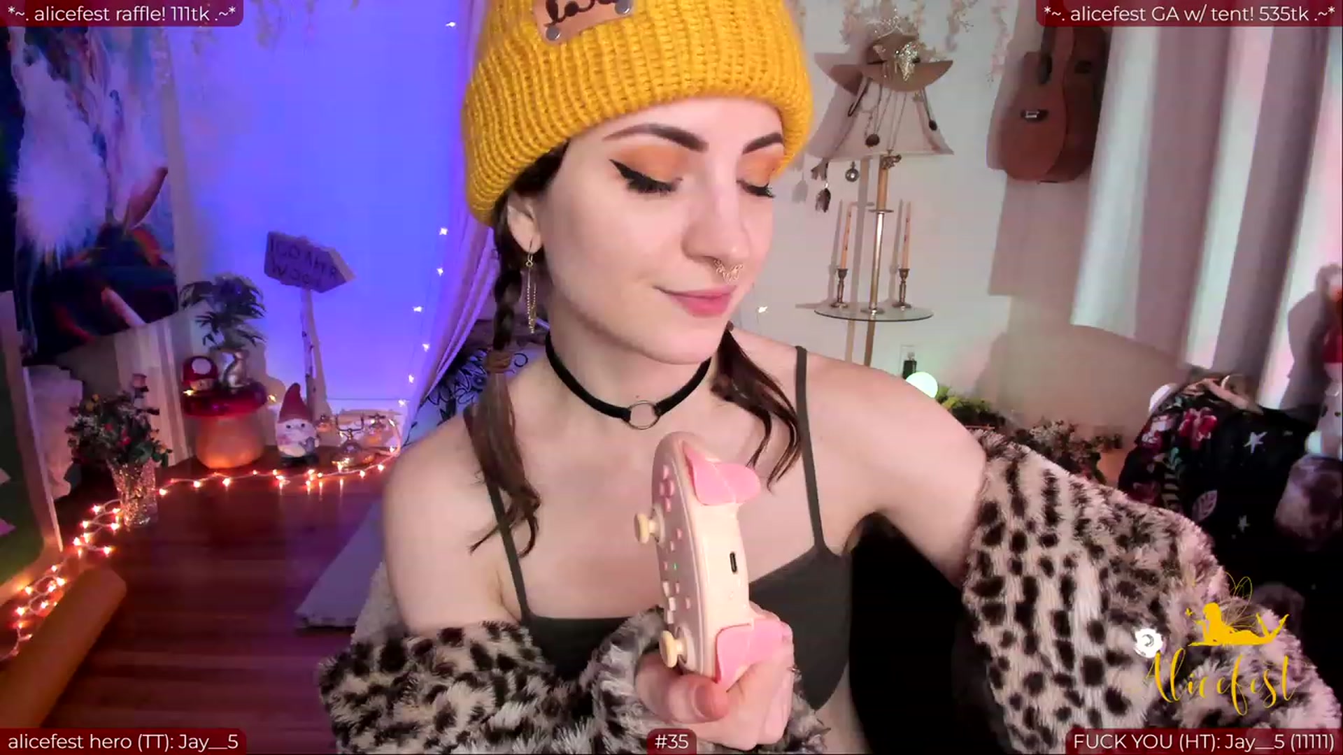 Gallery image thumbnail from aliceisonfire's myfreecams stream on, 03/08/2024, 09:55 image 13 of 20