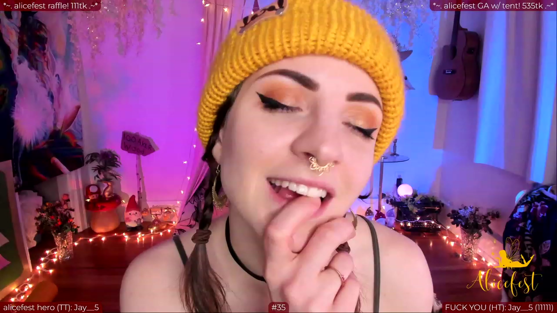 Gallery image thumbnail from aliceisonfire's myfreecams stream on, 03/08/2024, 09:55 image 18 of 20