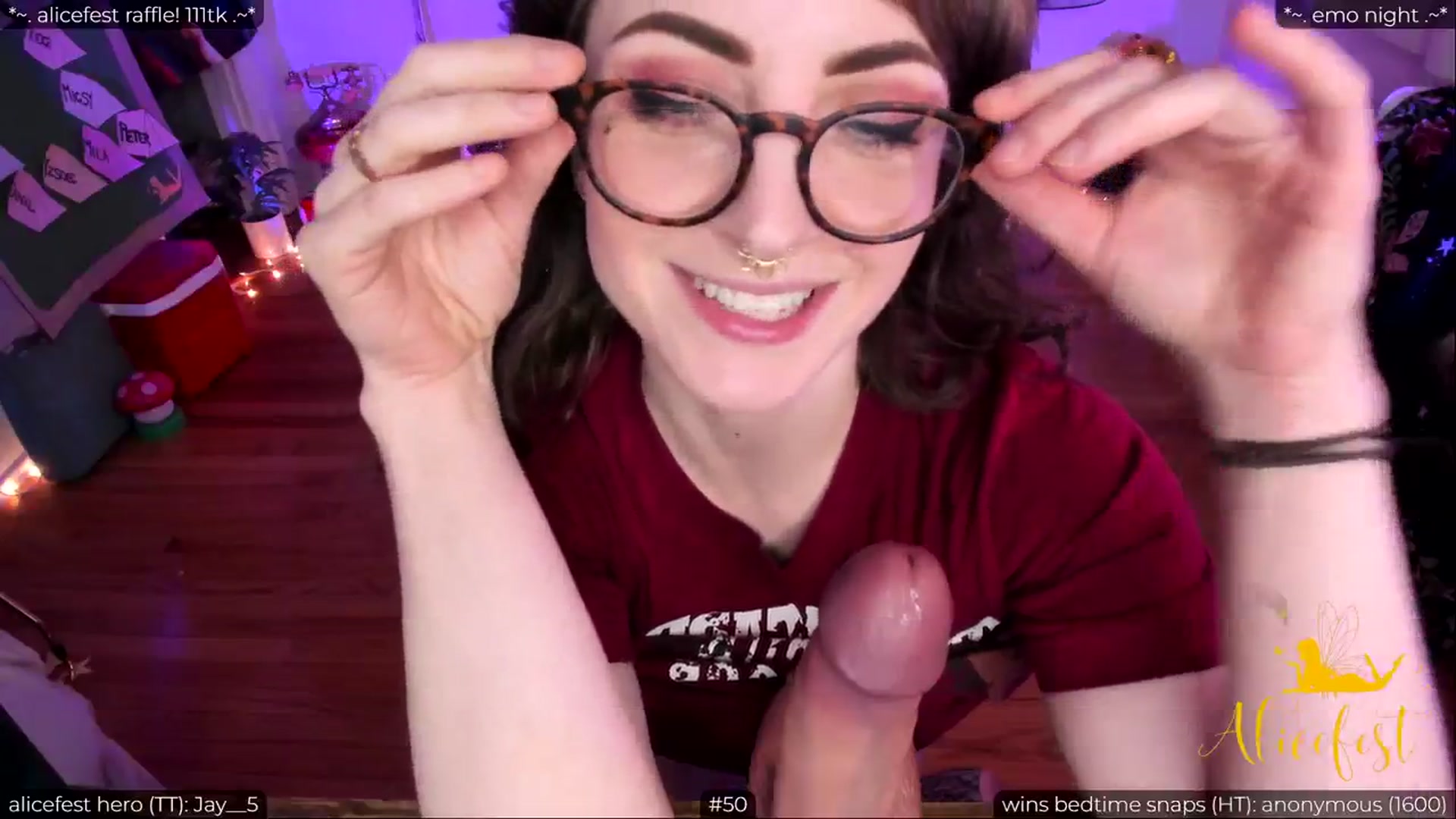 Gallery image thumbnail from aliceisonfire's myfreecams stream on, 03/19/2024, 06:36 image 7 of 20