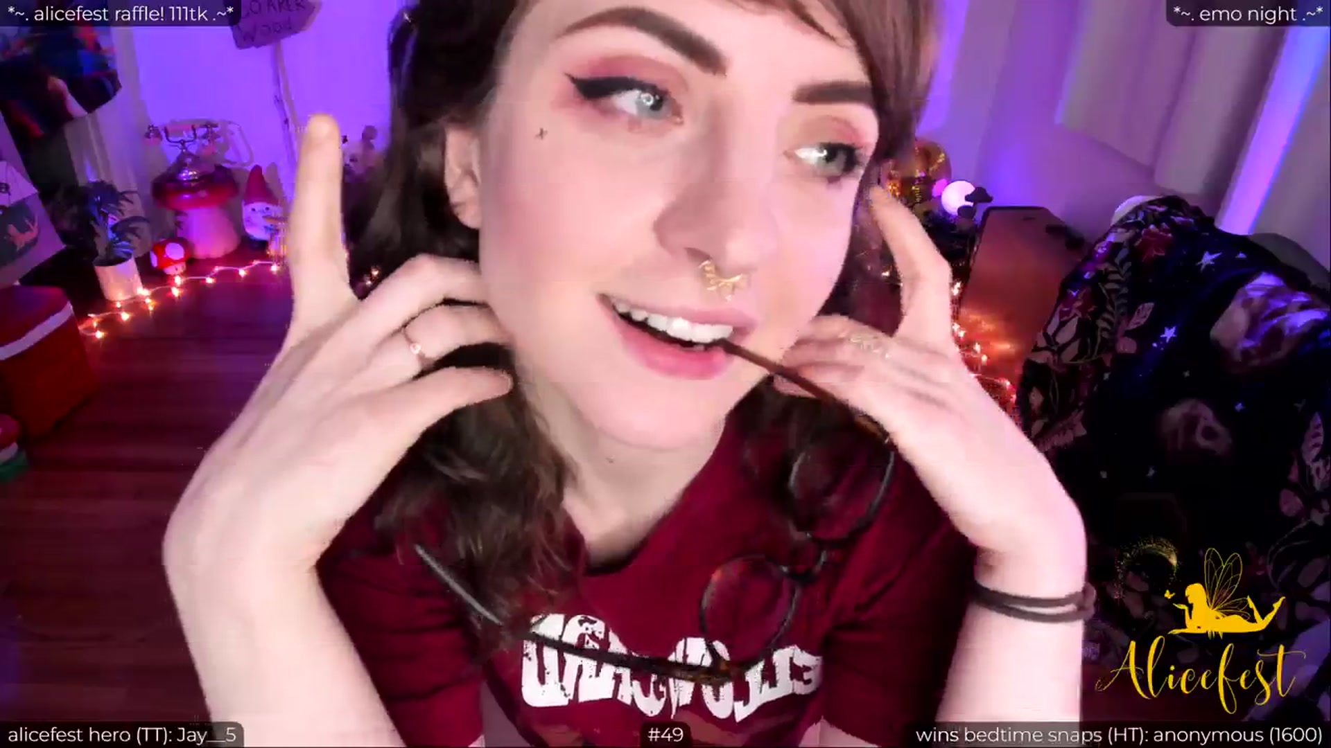 Gallery image thumbnail from aliceisonfire's myfreecams stream on, 03/19/2024, 06:36 image 18 of 20