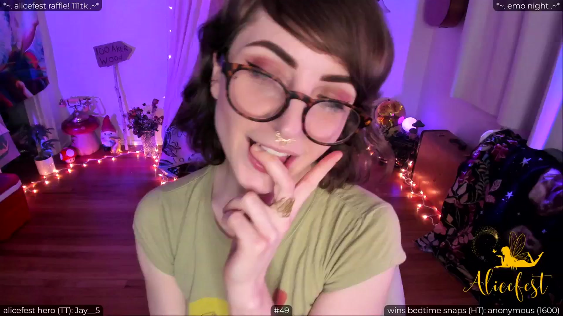 Gallery image thumbnail from aliceisonfire's myfreecams stream on, 03/19/2024, 09:09 image 8 of 20