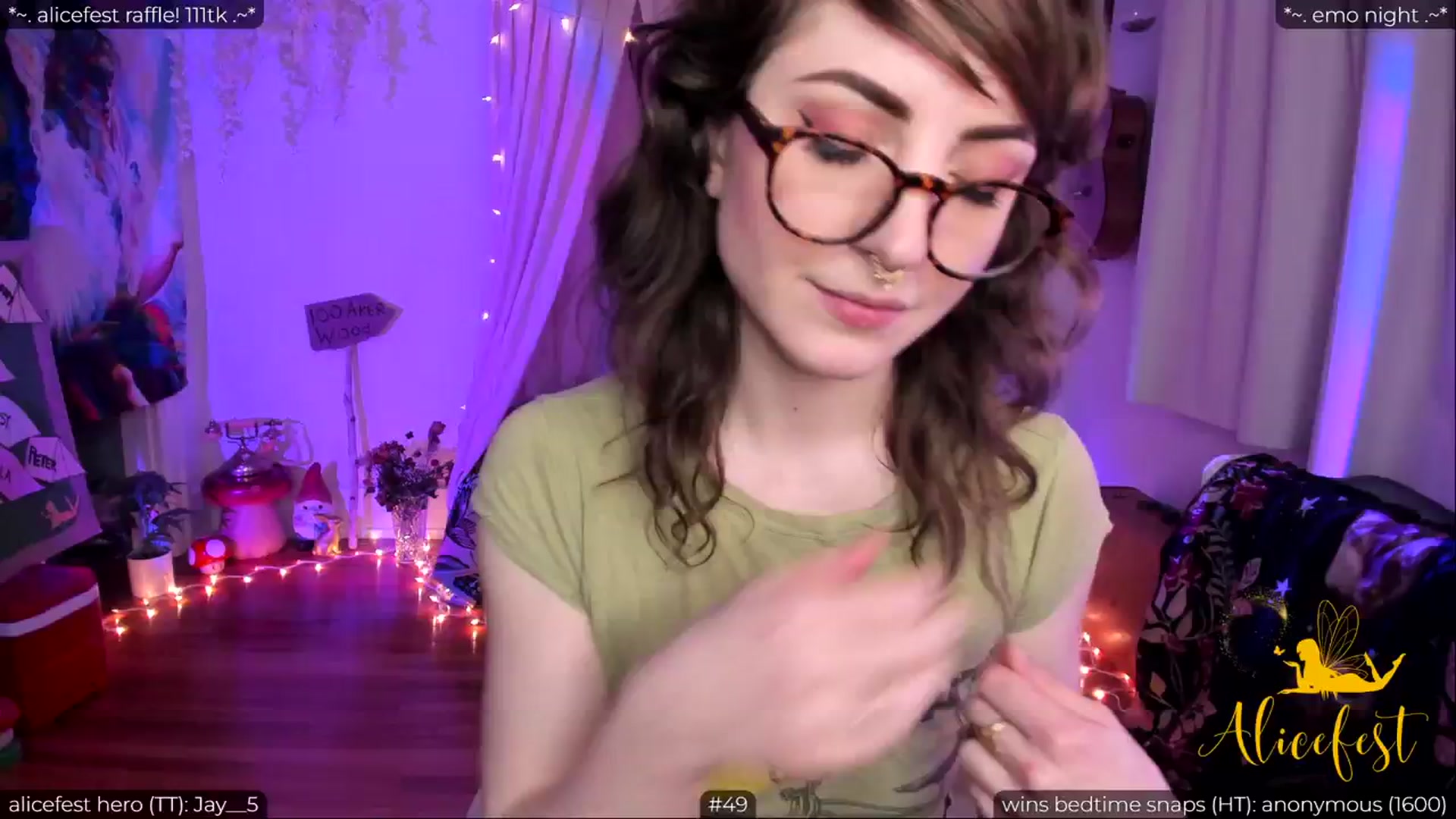 Gallery image thumbnail from aliceisonfire's myfreecams stream on, 03/19/2024, 09:09 image 4 of 20