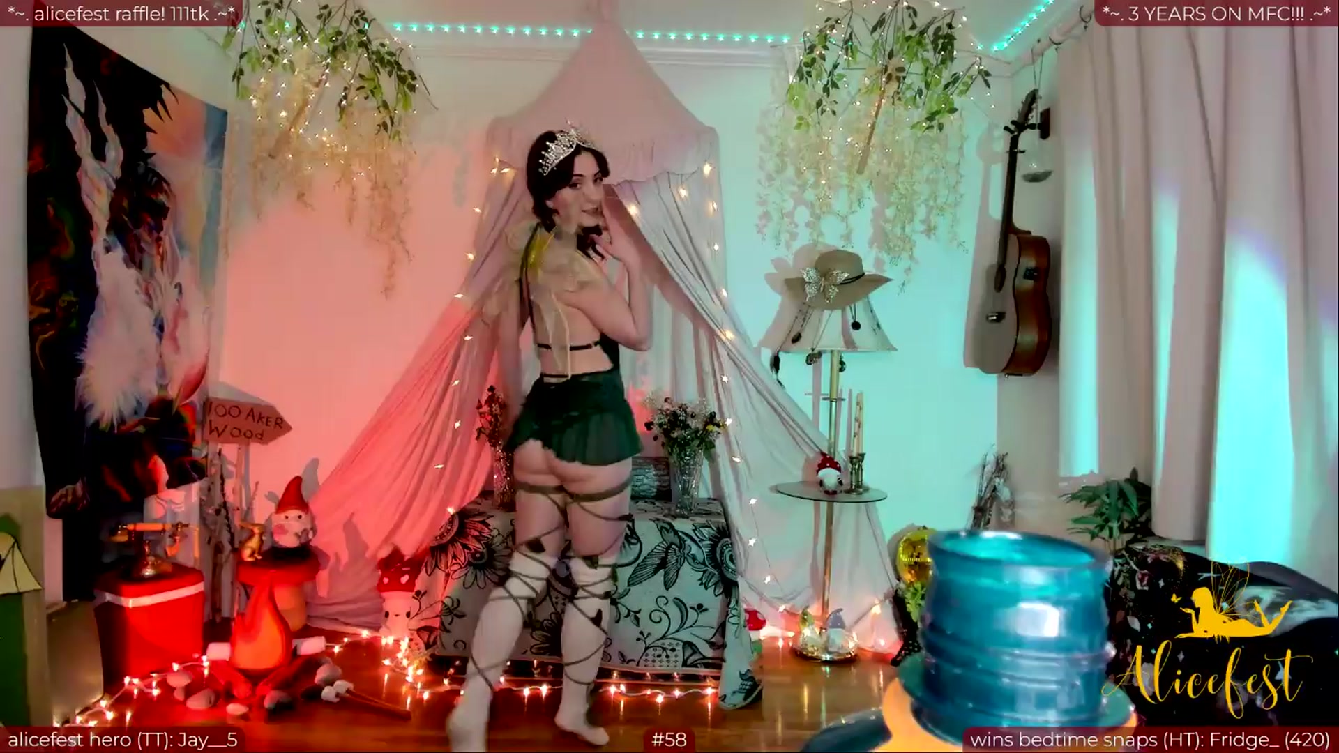 Gallery image thumbnail from aliceisonfire's myfreecams stream on, 03/25/2024, 01:33 image 12 of 20