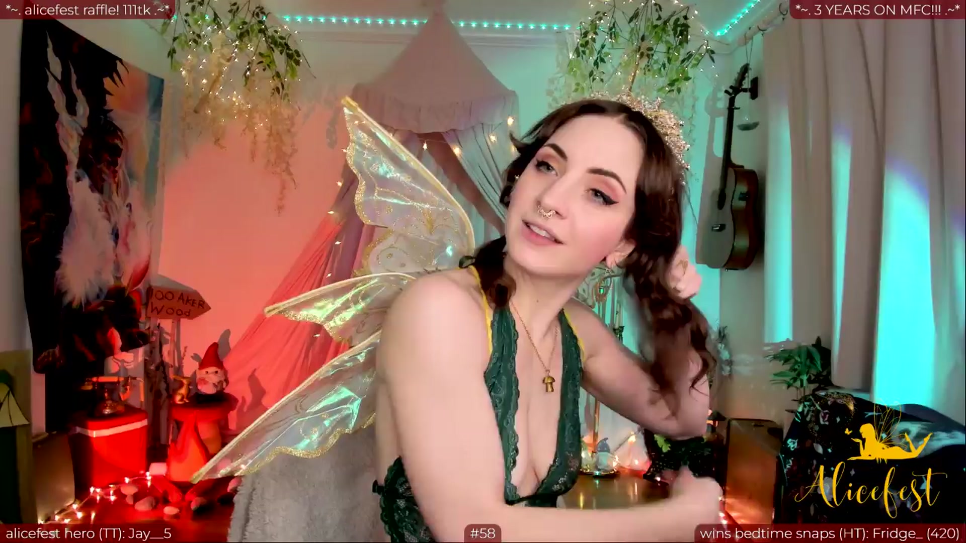 Gallery image thumbnail from aliceisonfire's myfreecams stream on, 03/25/2024, 01:33 image 10 of 20