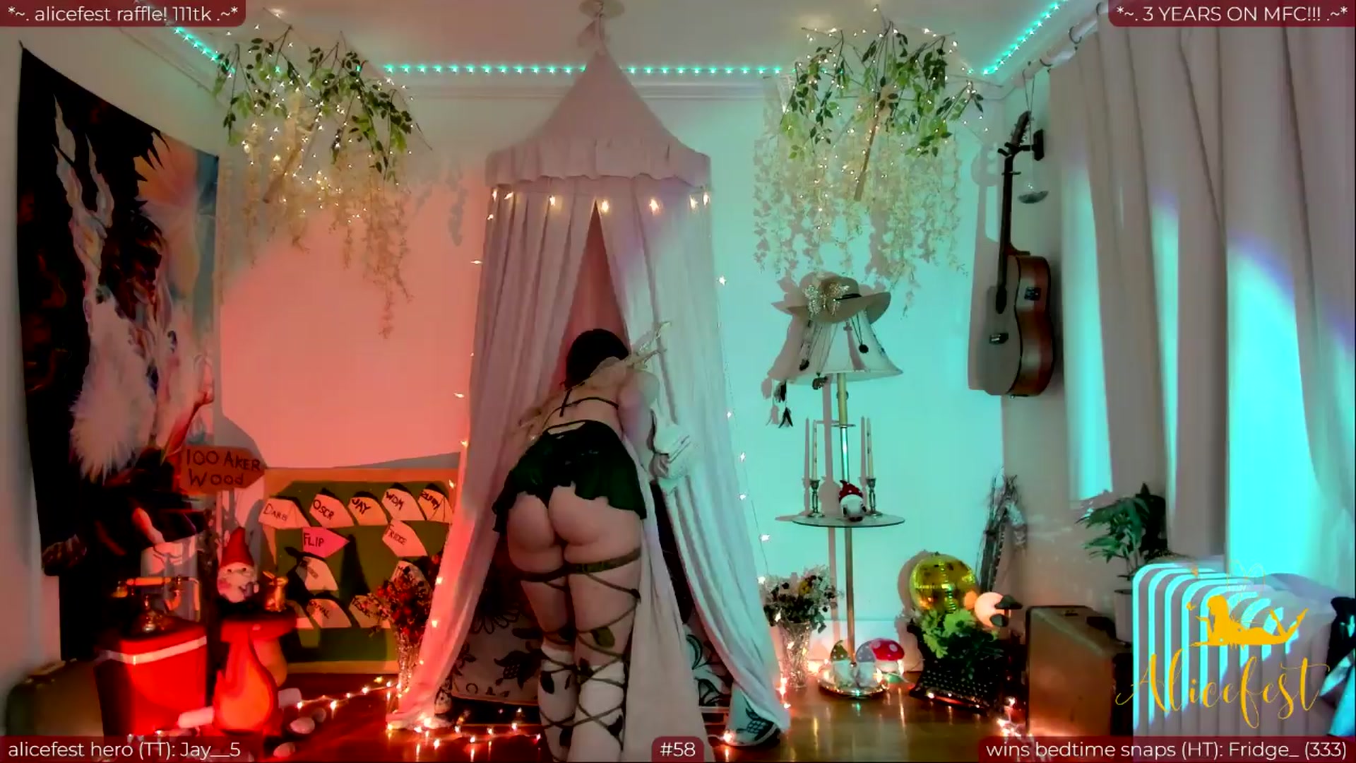 Gallery image thumbnail from aliceisonfire's myfreecams stream on, 03/25/2024, 01:33 image 2 of 20
