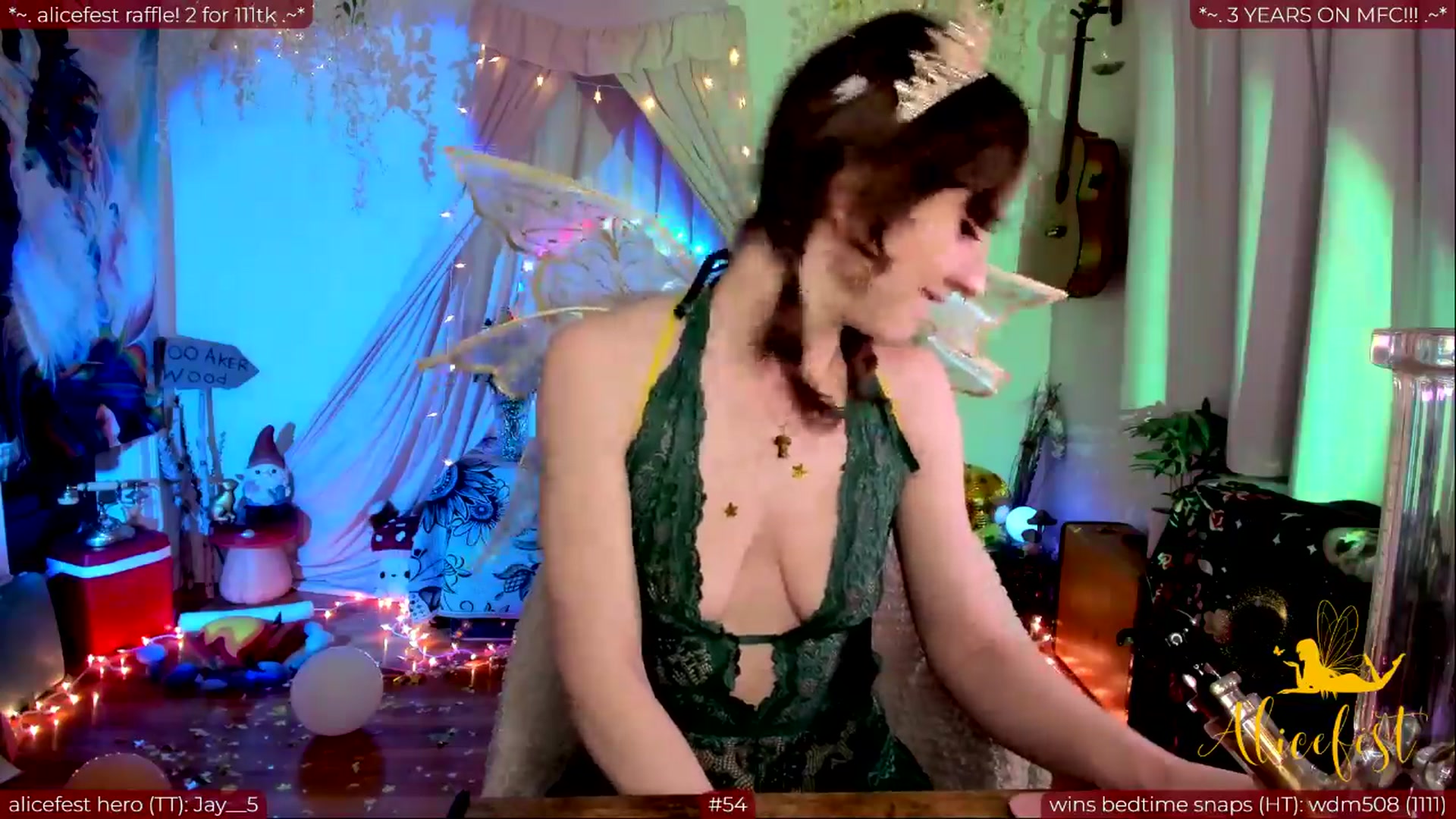Gallery image thumbnail from aliceisonfire's myfreecams stream on, 03/25/2024, 08:03 image 2 of 20