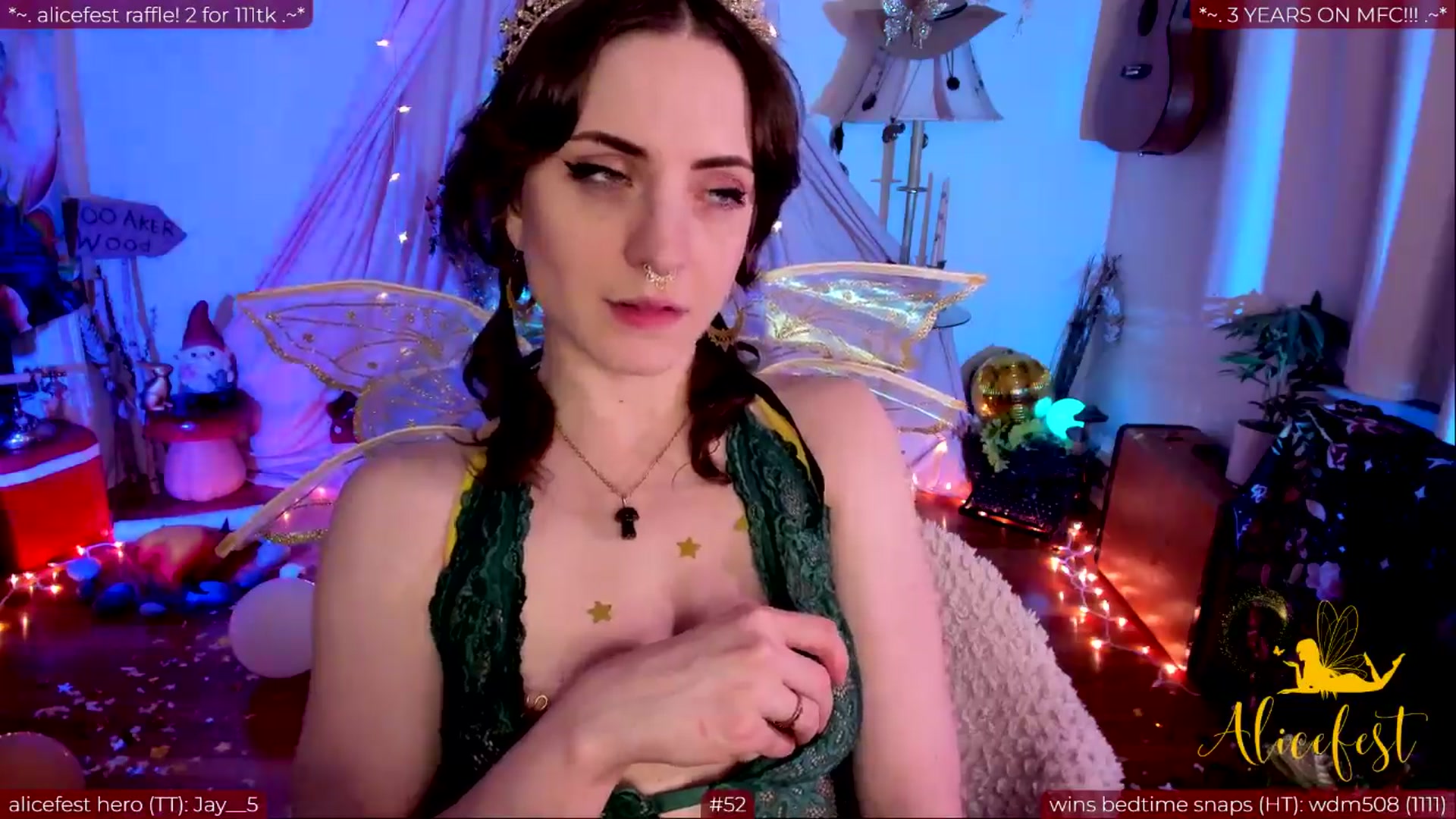 Gallery image thumbnail from aliceisonfire's myfreecams stream on, 03/25/2024, 08:03 image 17 of 20