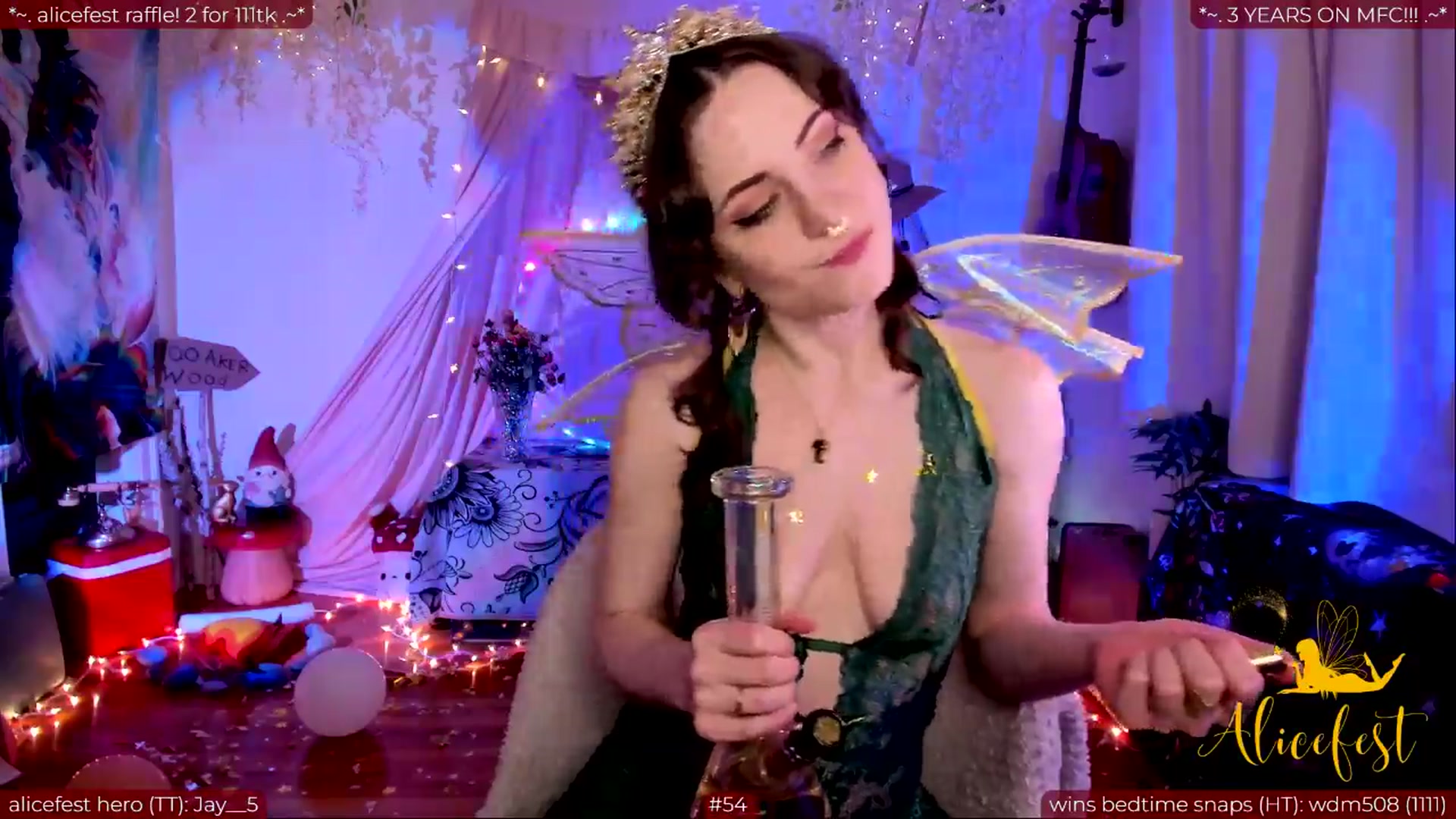 Gallery image thumbnail from aliceisonfire's myfreecams stream on, 03/25/2024, 08:03 image 6 of 20