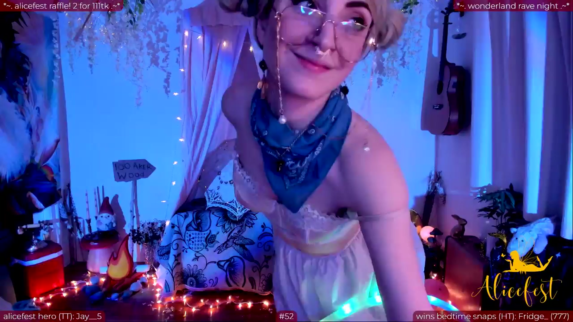 Gallery image thumbnail from aliceisonfire's myfreecams stream on, 03/30/2024, 08:35 image 11 of 20