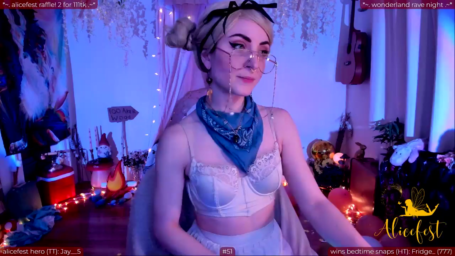 Gallery image thumbnail from aliceisonfire's myfreecams stream on, 03/30/2024, 08:35 image 13 of 20