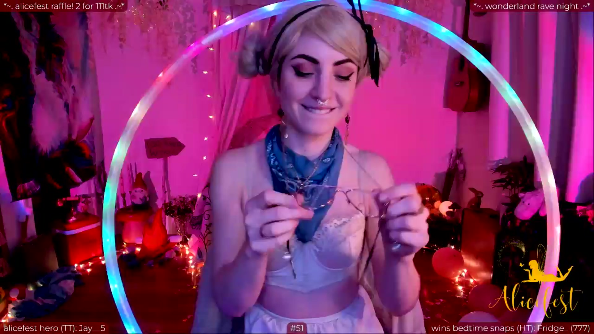 Gallery image thumbnail from aliceisonfire's myfreecams stream on, 03/30/2024, 08:35 image 17 of 20