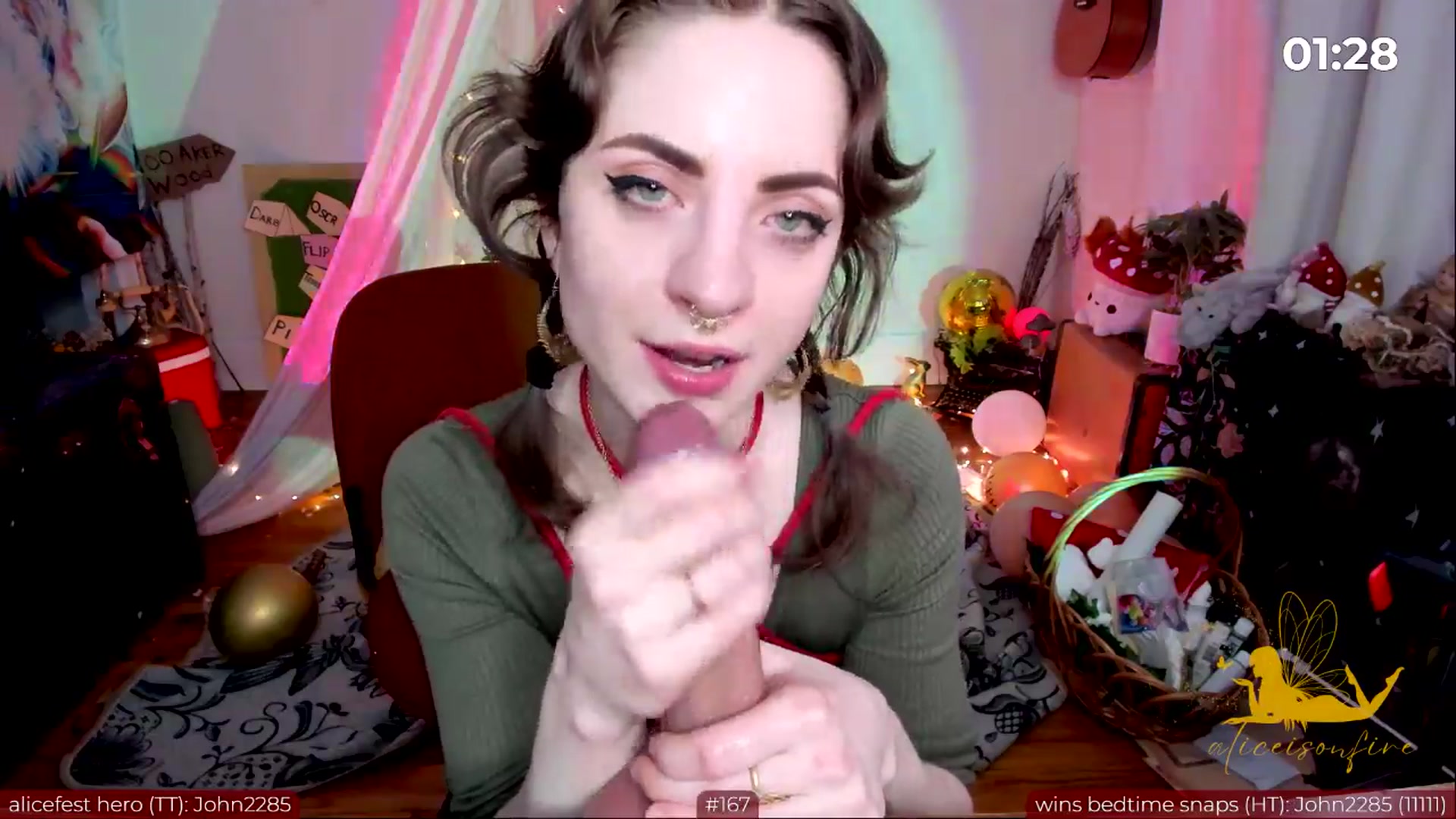 Gallery image thumbnail from aliceisonfire's myfreecams stream on, 04/05/2024, 08:15 image 19 of 20