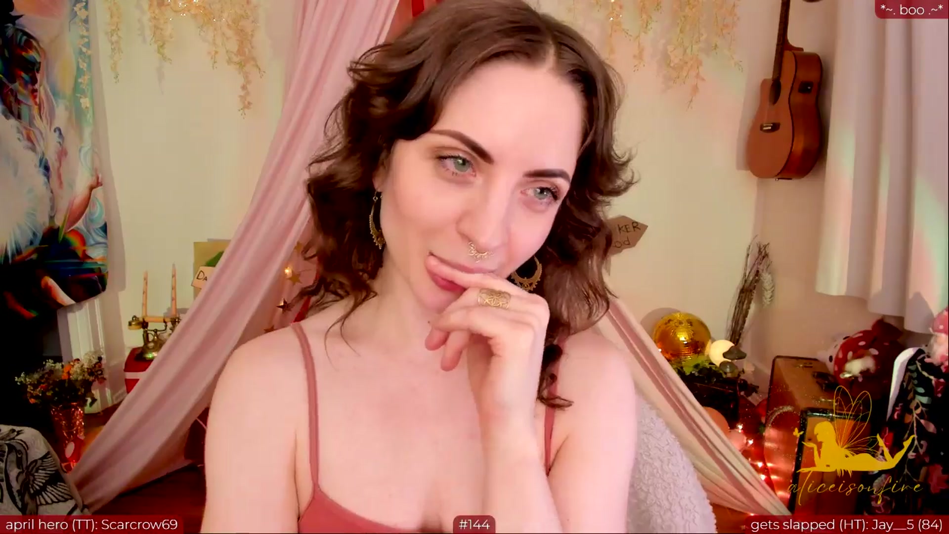 Gallery image thumbnail from aliceisonfire's myfreecams stream on, 04/25/2024, 08:21 image 3 of 20