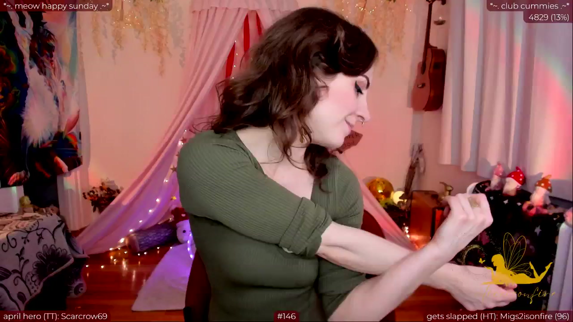 Gallery image thumbnail from aliceisonfire's myfreecams stream on, 04/29/2024, 05:21 image 12 of 20