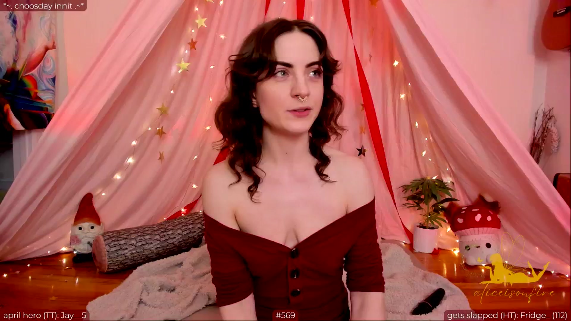Gallery image thumbnail from aliceisonfire's myfreecams stream on, 05/03/2024, 09:35 image 13 of 20