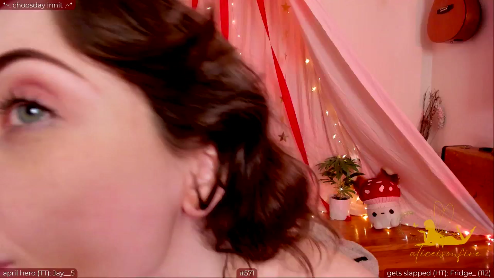 Gallery image thumbnail from aliceisonfire's myfreecams stream on, 05/03/2024, 09:35 image 19 of 20