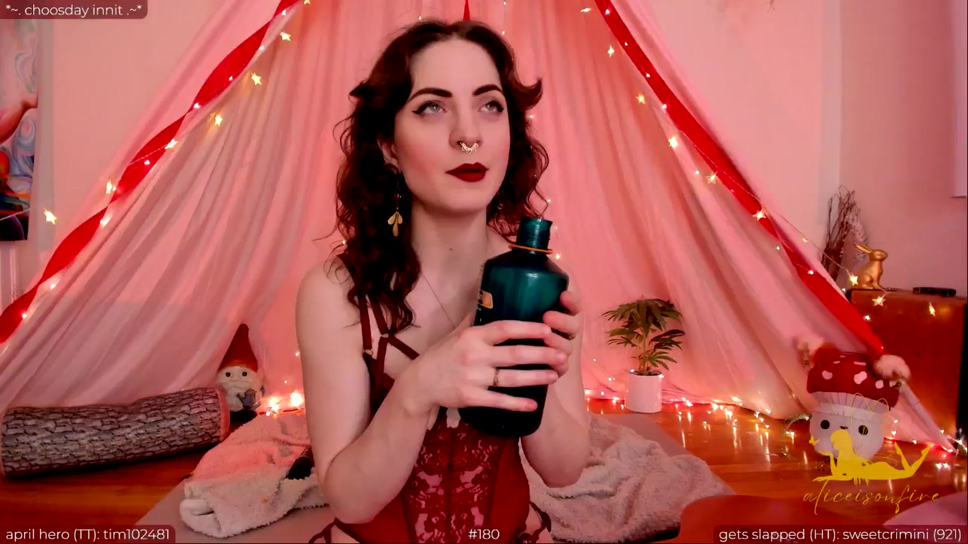 Gallery image thumbnail from aliceisonfire's myfreecams stream on, 05/07/2024, 08:13 image 17 of 20