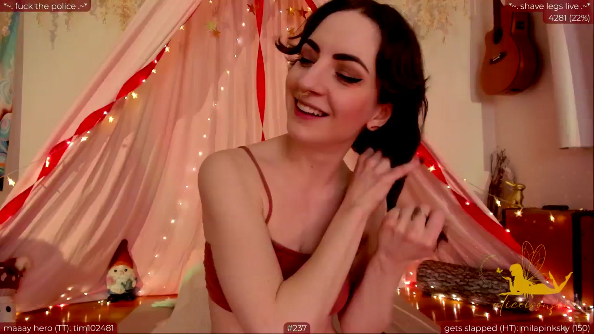 Gallery image thumbnail from aliceisonfire's myfreecams stream on, 05/14/2024, 05:46 image 18 of 20
