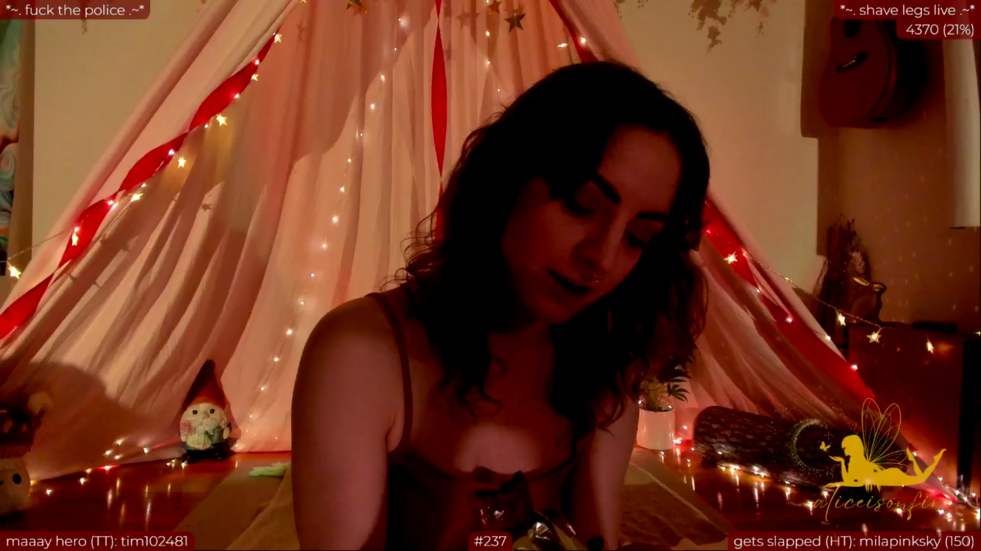 Gallery image thumbnail from aliceisonfire's myfreecams stream on, 05/14/2024, 05:46 image 13 of 20