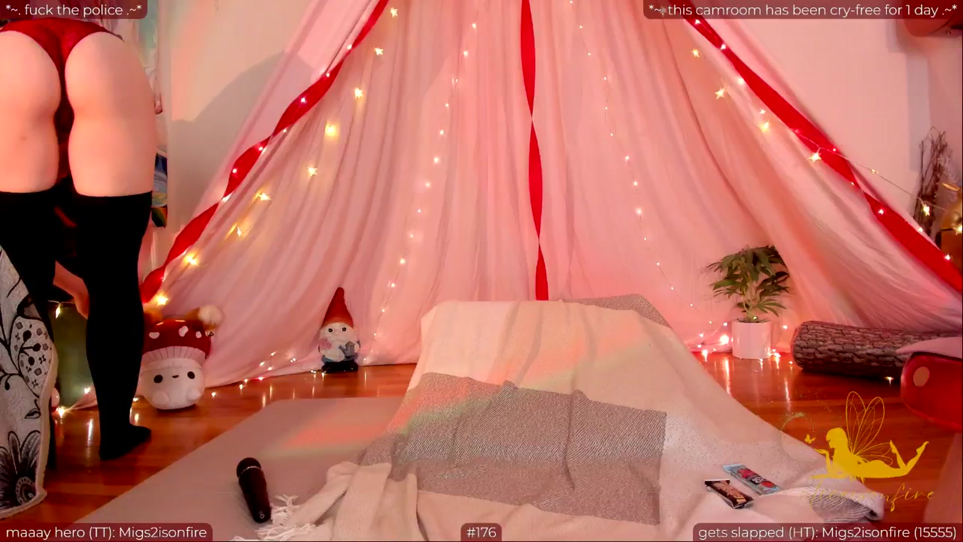Gallery image thumbnail from aliceisonfire's myfreecams stream on, 05/16/2024, 07:24 image 4 of 20