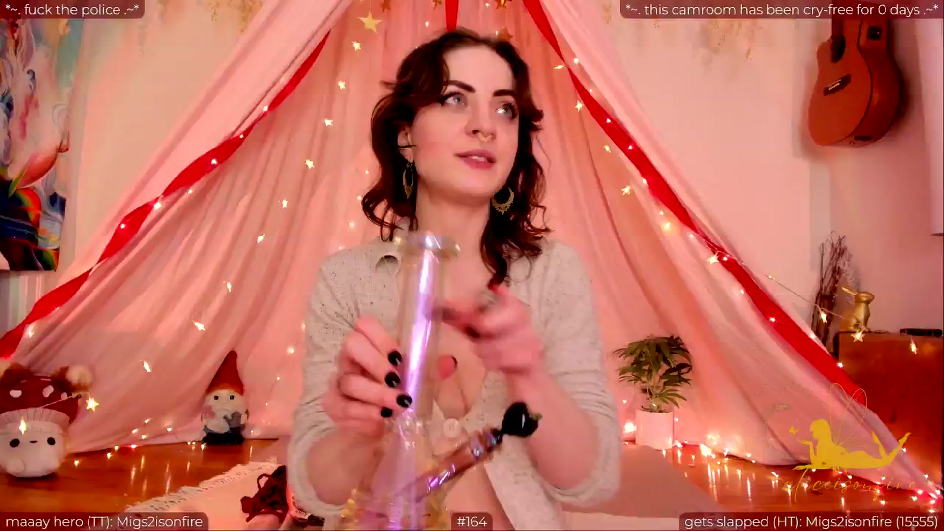 Gallery image thumbnail from aliceisonfire's myfreecams stream on, 05/17/2024, 10:29 image 10 of 20