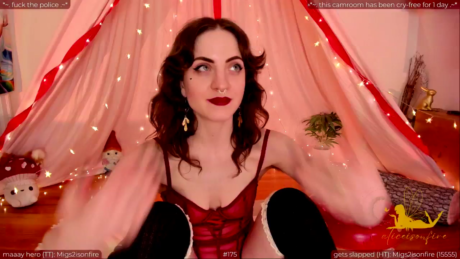 Gallery image thumbnail from aliceisonfire's myfreecams stream on, 05/18/2024, 10:37 image 14 of 20