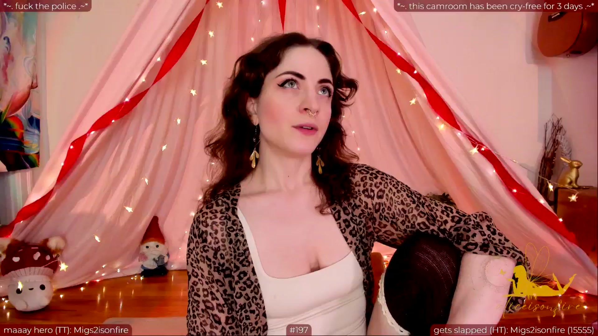 Gallery image thumbnail from aliceisonfire's myfreecams stream on, 05/20/2024, 09:29 image 6 of 20