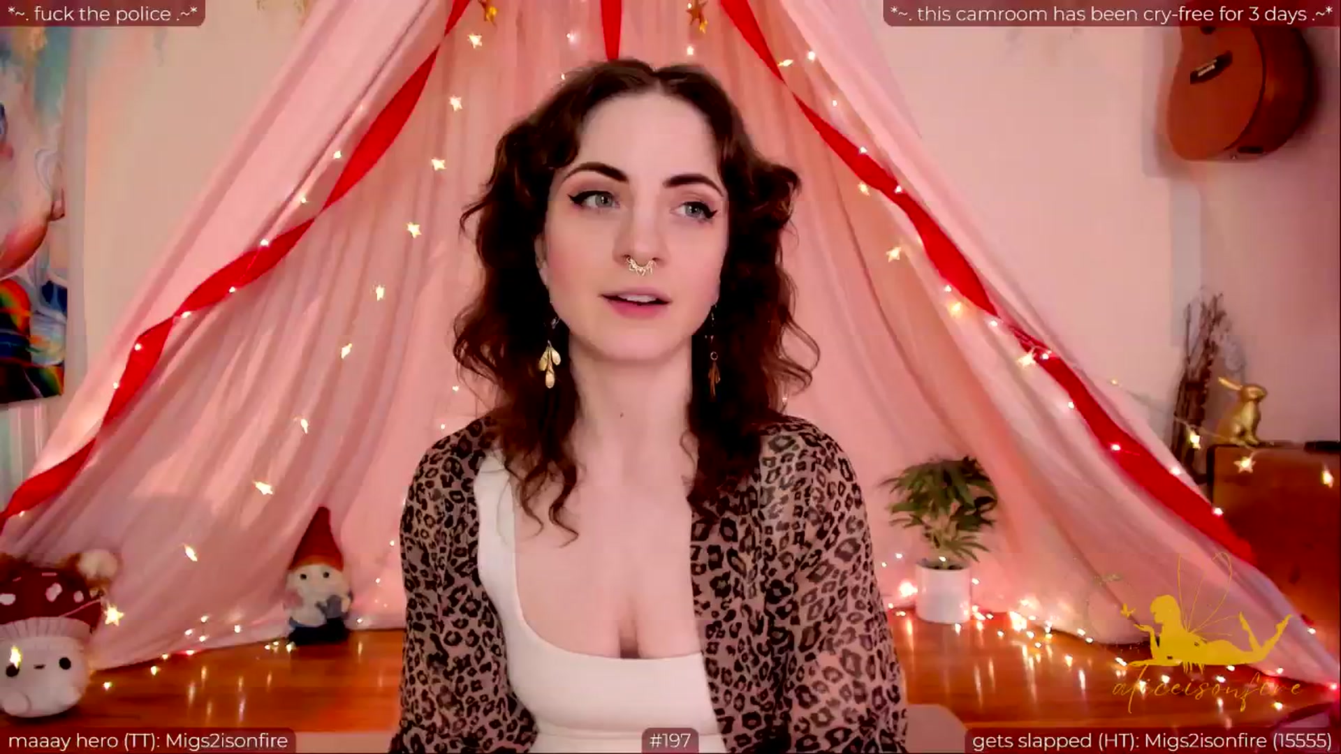 Gallery image thumbnail from aliceisonfire's myfreecams stream on, 05/20/2024, 09:29 image 10 of 20