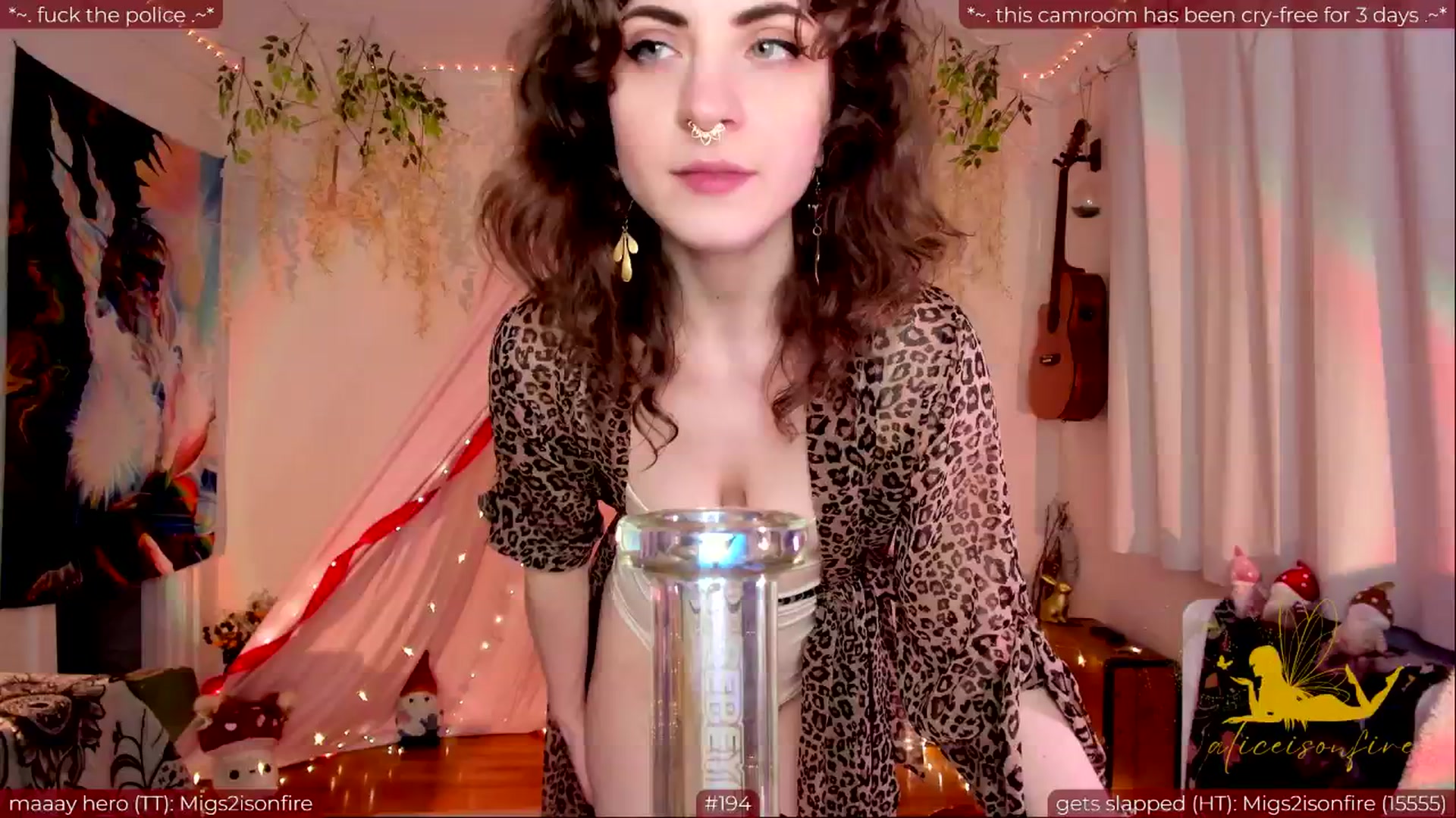 Gallery image thumbnail from aliceisonfire's myfreecams stream on, 05/20/2024, 09:29 image 20 of 20