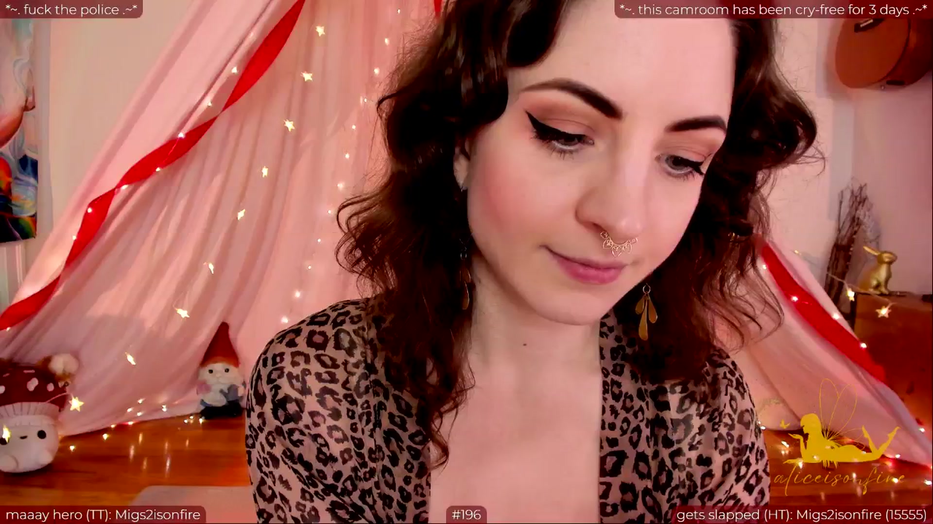 Gallery image thumbnail from aliceisonfire's myfreecams stream on, 05/20/2024, 09:29 image 14 of 20