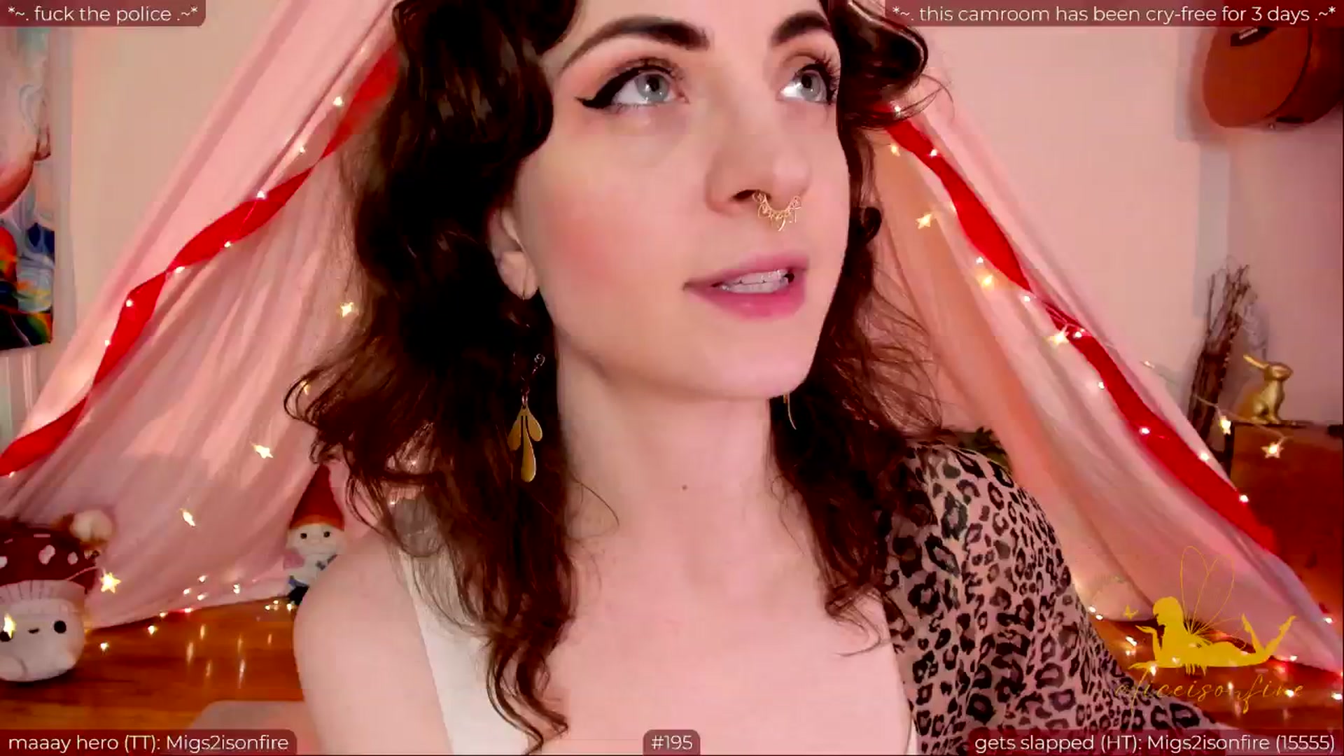 Gallery image thumbnail from aliceisonfire's myfreecams stream on, 05/20/2024, 09:29 image 16 of 20