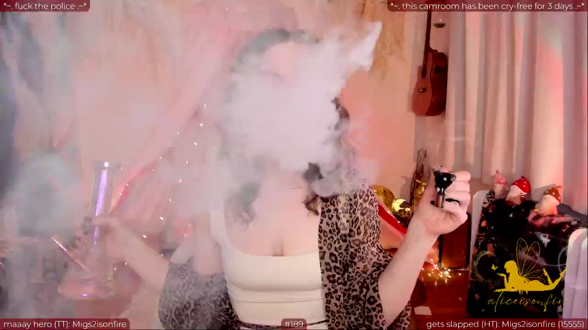 Gallery image thumbnail from aliceisonfire's myfreecams stream on, 05/20/2024, 10:26 image 18 of 20