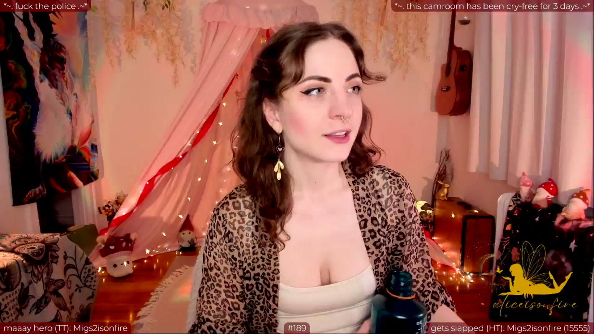Gallery image thumbnail from aliceisonfire's myfreecams stream on, 05/20/2024, 10:26 image 4 of 20