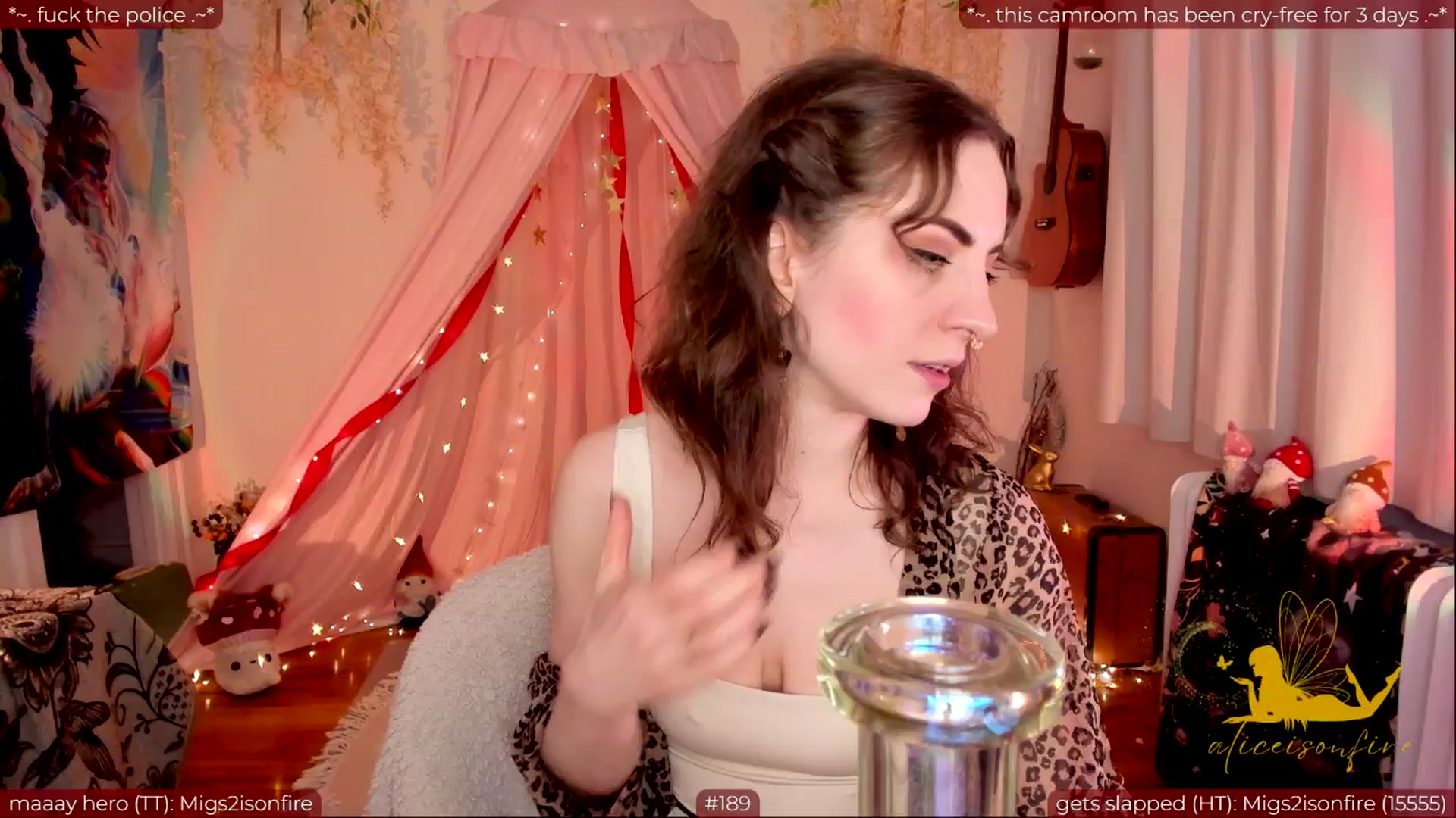 Gallery image thumbnail from aliceisonfire's myfreecams stream on, 05/20/2024, 10:26 image 20 of 20
