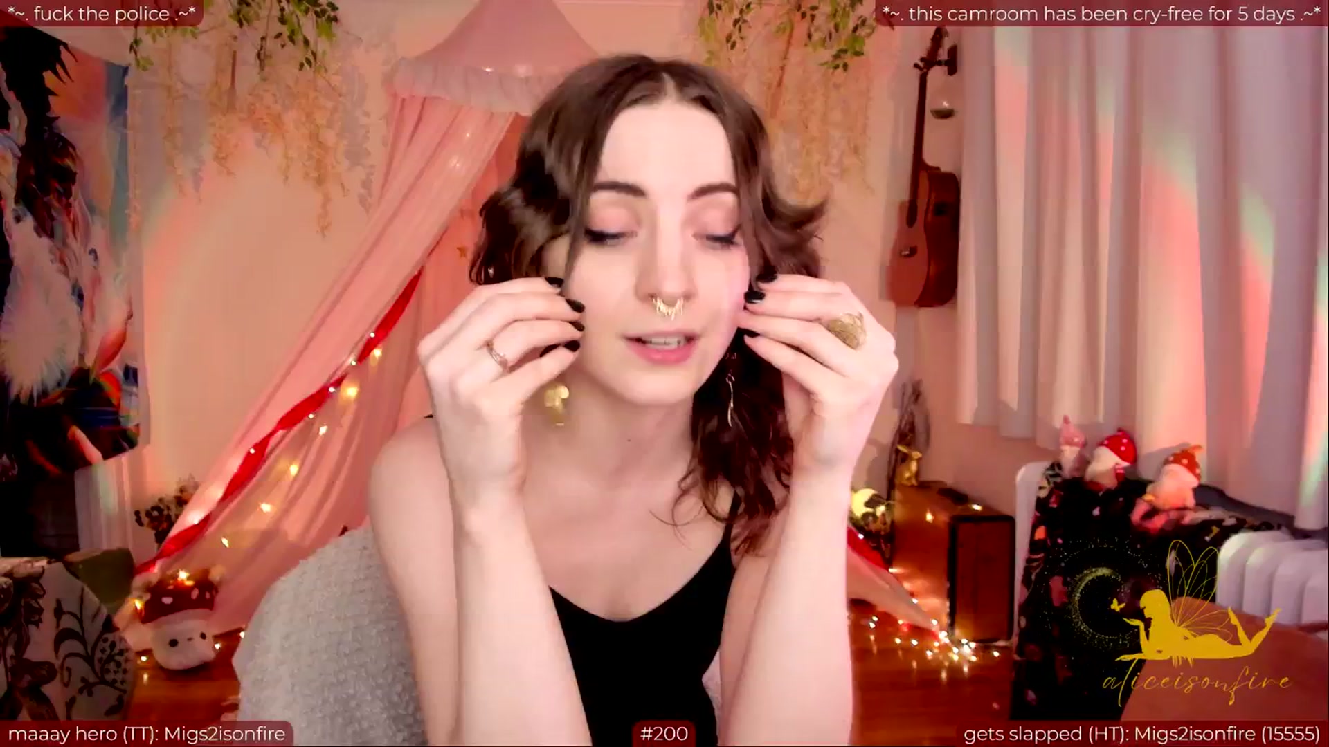 Gallery image thumbnail from aliceisonfire's myfreecams stream on, 05/22/2024, 06:31 image 2 of 20