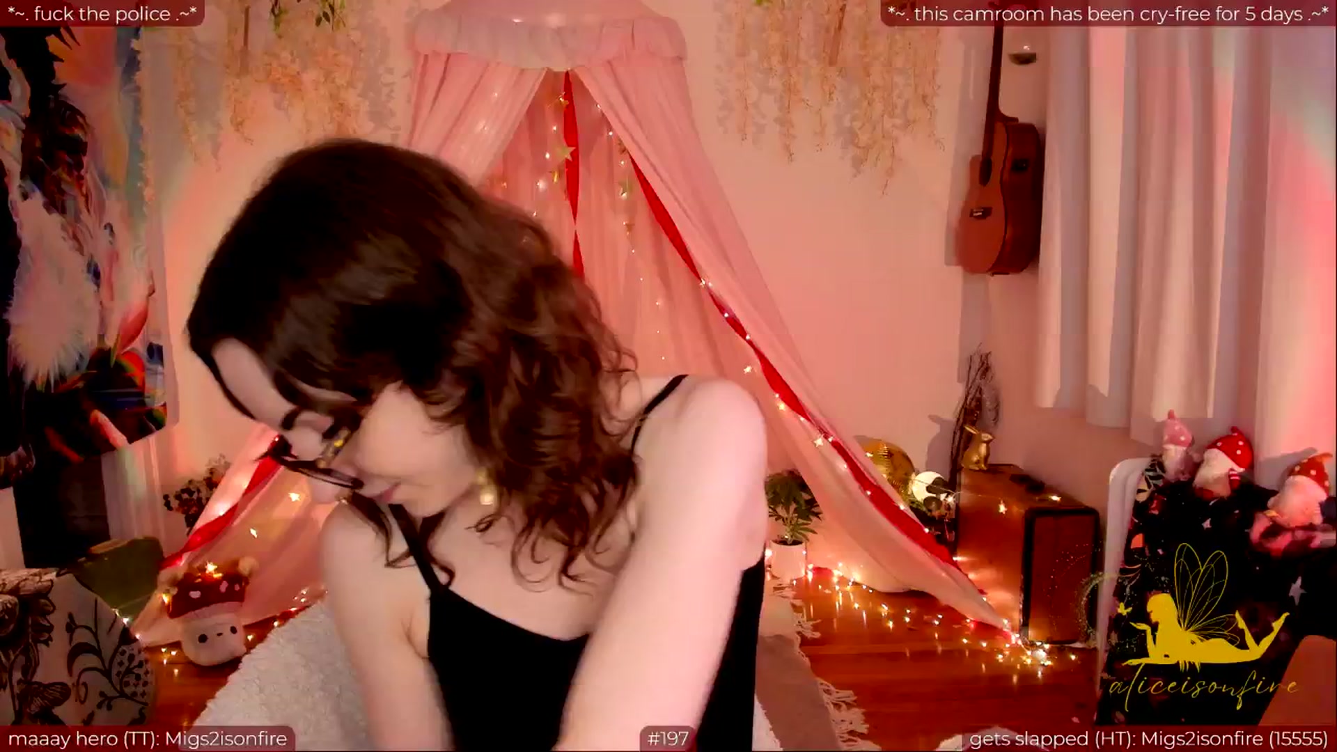 Gallery image thumbnail from aliceisonfire's myfreecams stream on, 05/22/2024, 08:06 image 18 of 20