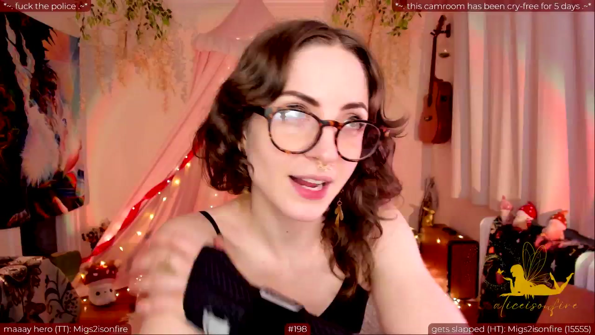Gallery image thumbnail from aliceisonfire's myfreecams stream on, 05/22/2024, 08:06 image 4 of 20