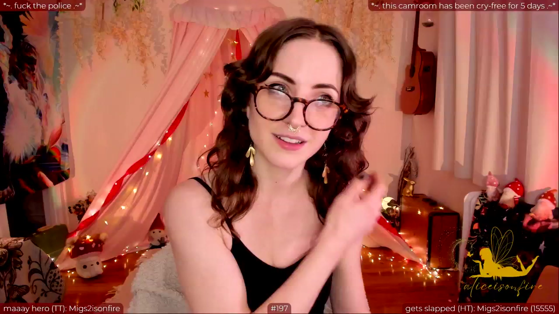 Gallery image thumbnail from aliceisonfire's myfreecams stream on, 05/22/2024, 08:06 image 16 of 20