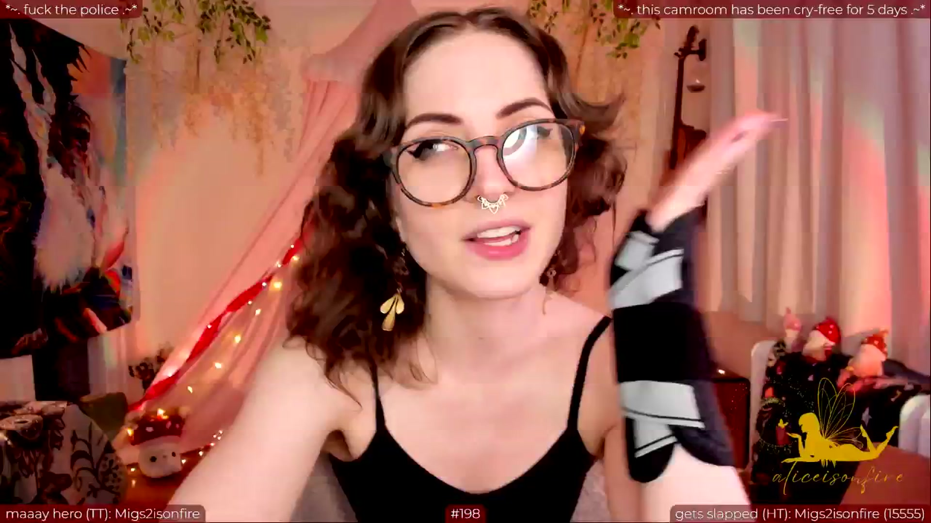 Gallery image thumbnail from aliceisonfire's myfreecams stream on, 05/22/2024, 08:06 image 2 of 20