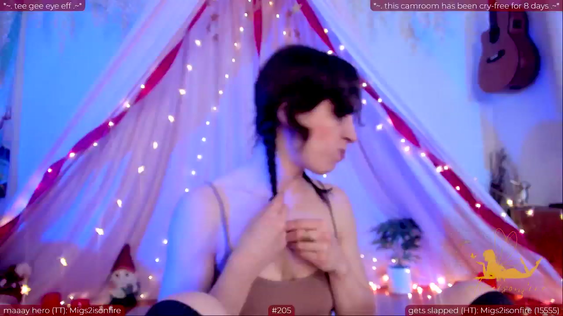 Gallery image thumbnail from aliceisonfire's myfreecams stream on, 05/25/2024, 05:20 image 3 of 20