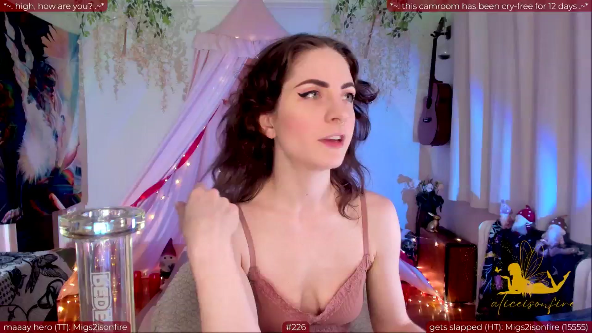 Gallery image thumbnail from aliceisonfire's myfreecams stream on, 05/29/2024, 05:11 image 19 of 20