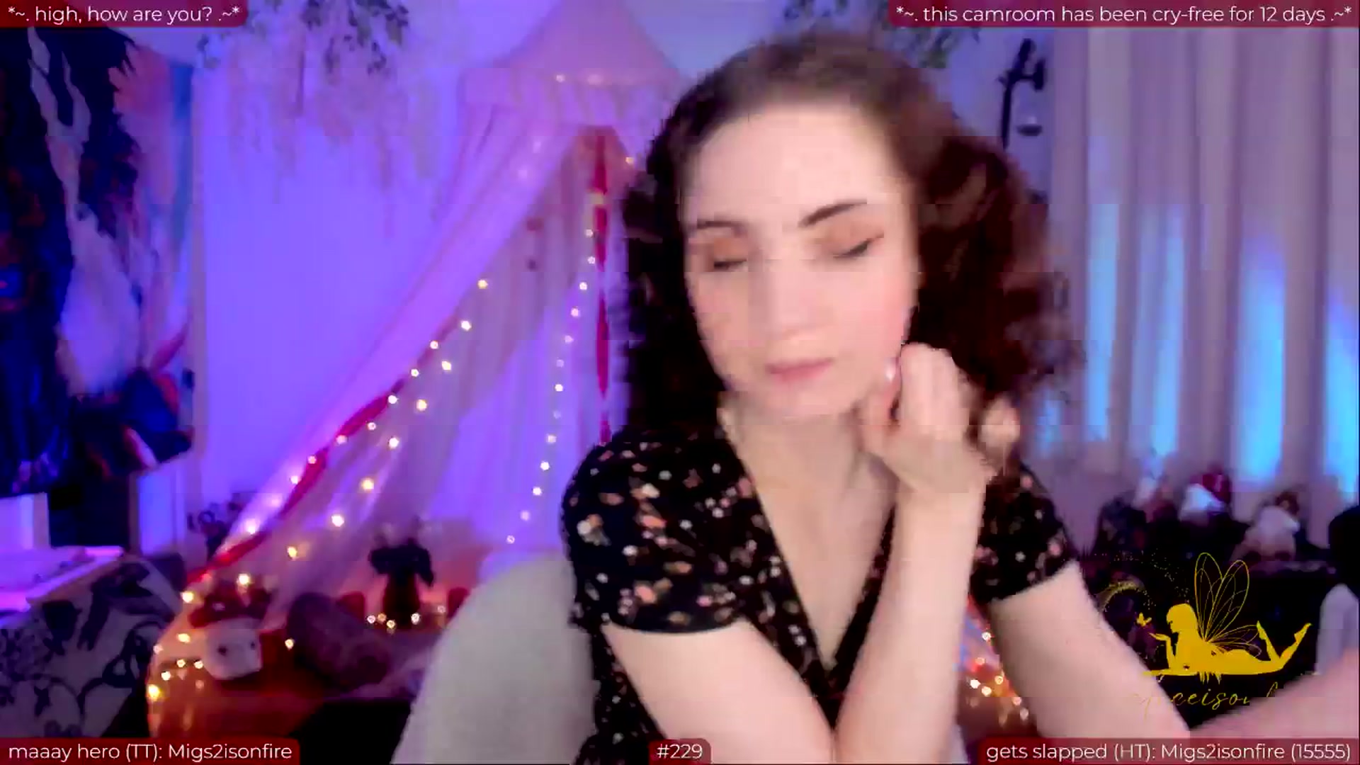 Gallery image thumbnail from aliceisonfire's myfreecams stream on, 05/30/2024, 04:21 image 6 of 20