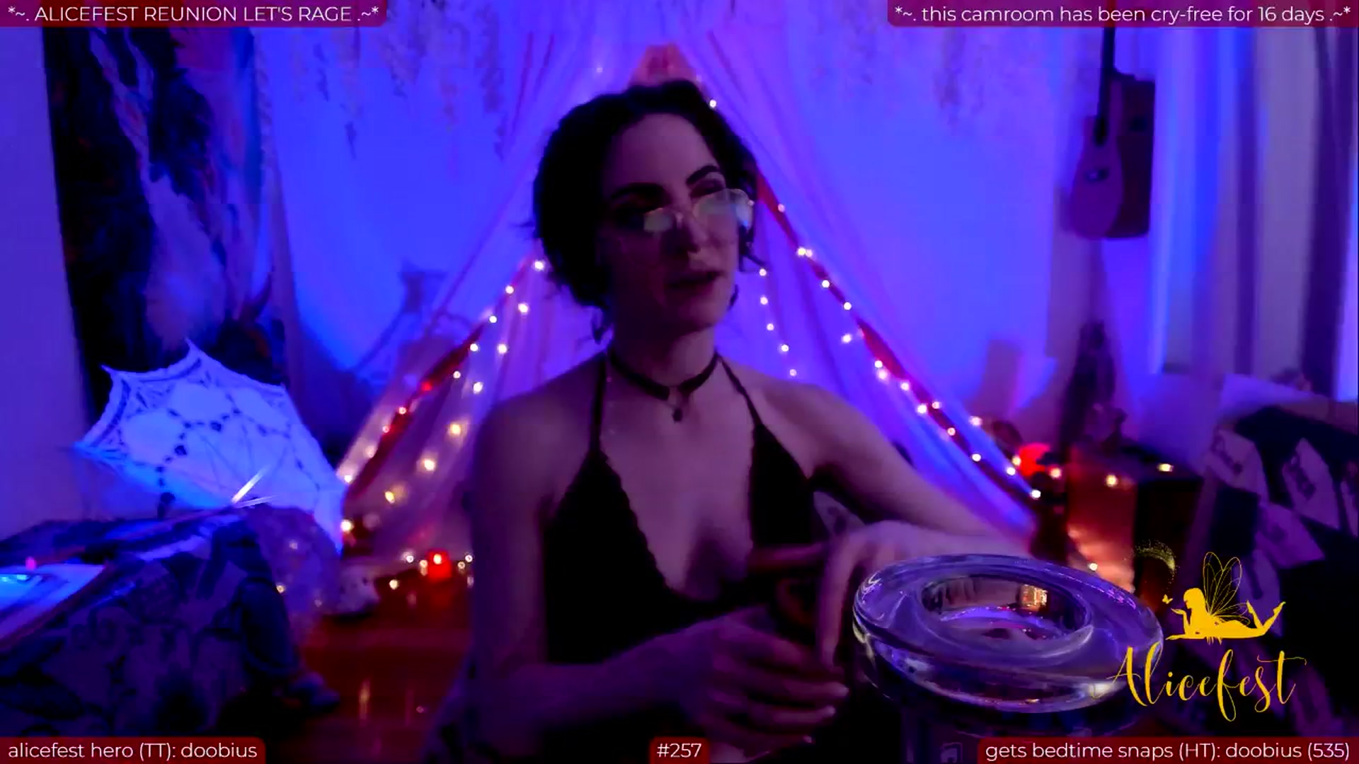 Gallery image thumbnail from aliceisonfire's myfreecams stream on, 06/01/2024, 11:56 image 19 of 20