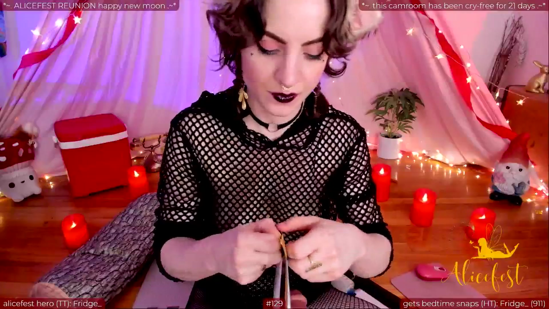 Gallery image thumbnail from aliceisonfire's myfreecams stream on, 06/08/2024, 10:35 image 7 of 20