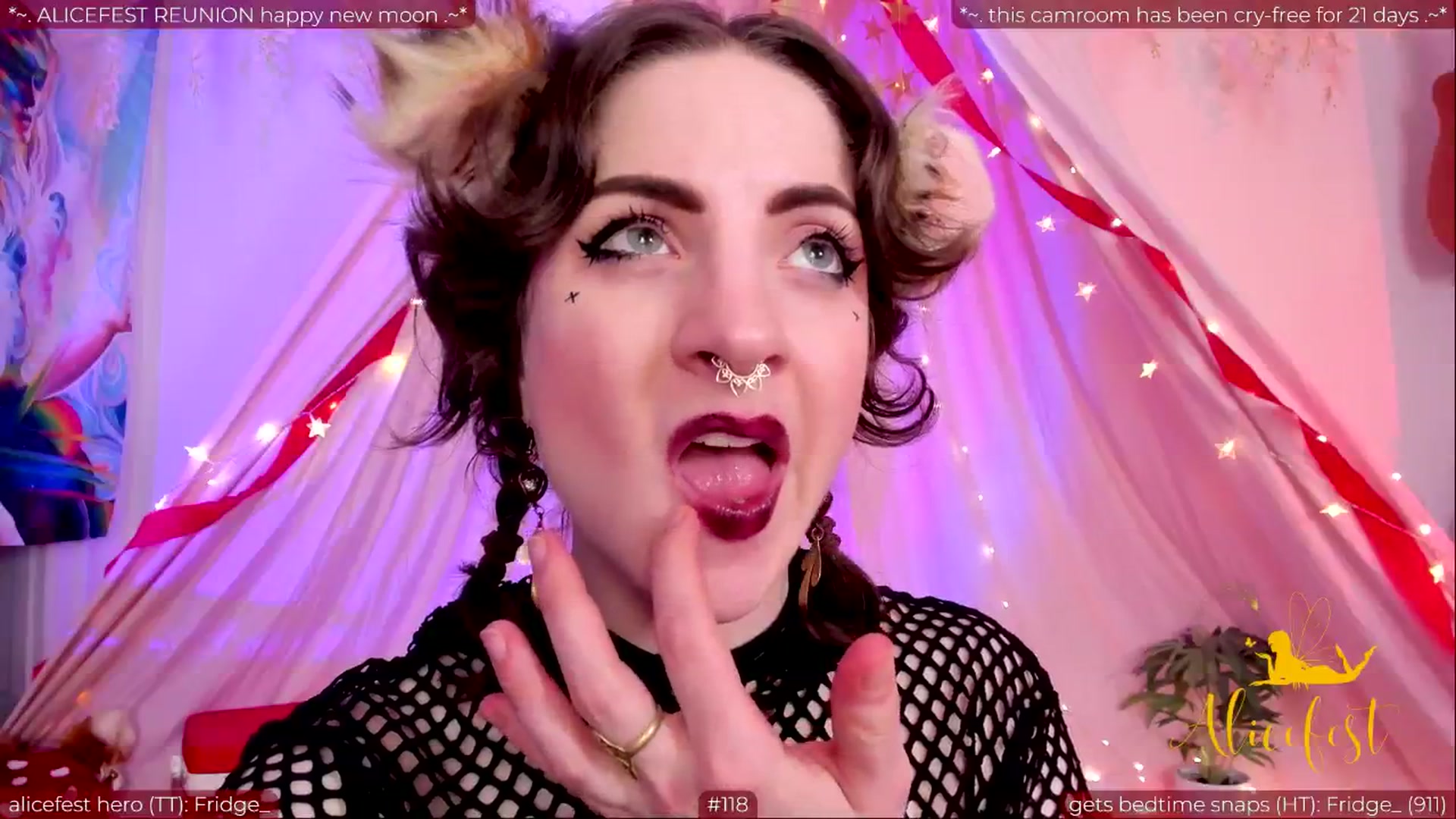 Gallery image thumbnail from aliceisonfire's myfreecams stream on, 06/08/2024, 11:25 image 2 of 20